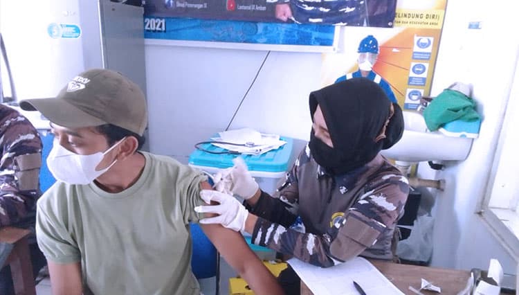 Lantamal IX Ambon Fasilitasi Warga Vaksinasi Lanjutan