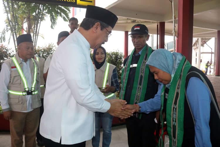 Pemprov Maluku,Sambut Haru Kepulangan 390 Jemaah Haji